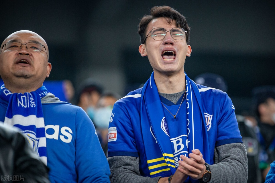 包含转折点！金州勇士临场应变；亚冠今夜攻防权衡；球迷炸锅；临场指挥获称赞的词条