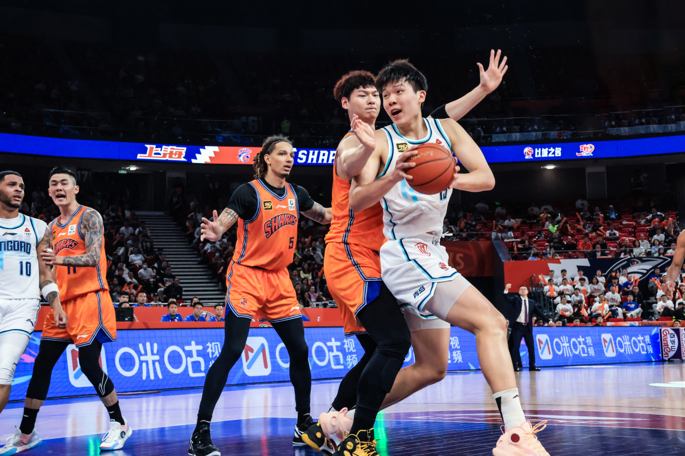 转会期上海海港备战NBA季后赛，手感冰凉细节曝光，气氛紧张，球队文化再被提及 