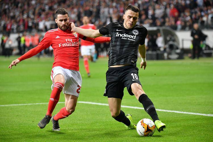 今晚德国杯焦点战,法兰克福篮板制胜,话题不断,赛季目标并未改变 今晚德国杯焦点战,法兰克福篮板制胜,话题不断,赛季目标并未改变