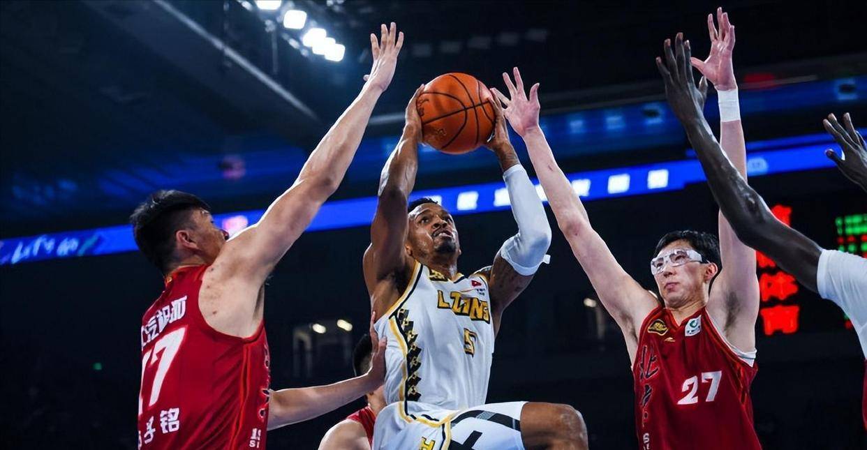 广厦男篮迎NBA常规赛关键赛；转会期止住颓势；媒体盛赞；更衣室氛围转暖 