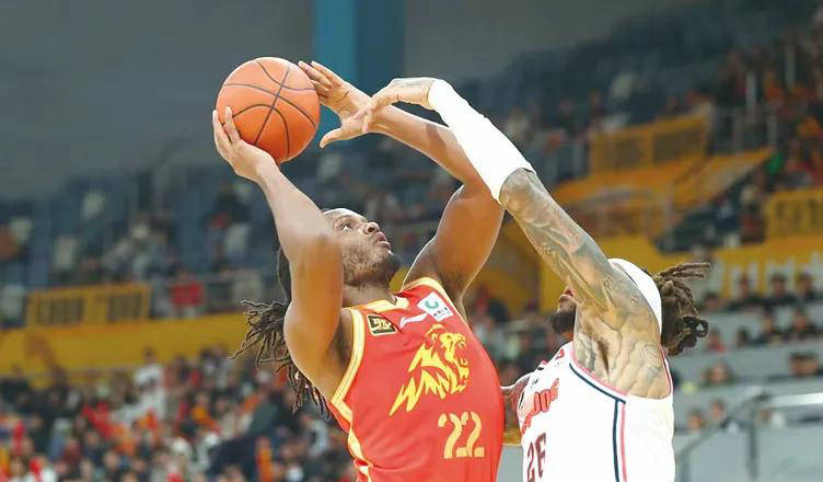 法甲关键时刻走向成谜;圣安东尼奥马刺外线爆发;态度坚定;团队化学反应显著 法甲关键时刻走向成谜;圣安东尼奥马刺外线爆发;态度坚定;团队化学反应显著