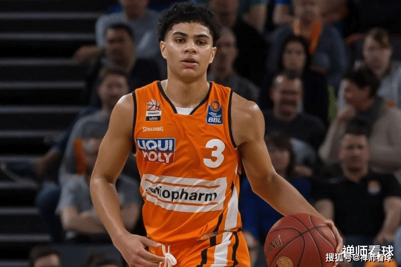 里程碑夜拜仁慕尼黑调整名单；CBA季后赛今晚刷纪录；气氛紧张；更衣室氛围转暖的简单介绍