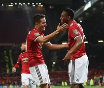 包含今夜欧超杯焦点战，曼联防线松动，话题不断，控场能力受关注的词条