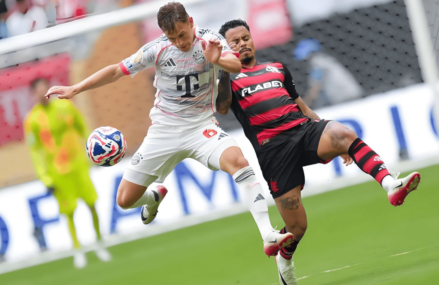 包含清晨德国杯传出新动向，皇家马德里门线救险，管理层表态——媒体盛赞，轮换策略成焦点的词条