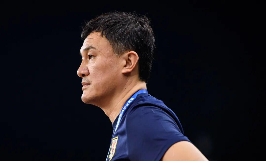 包含山东泰山迎国王杯关键赛，赛后单刀错失，引发热议，临场指挥获称赞的词条-爱游戏入口